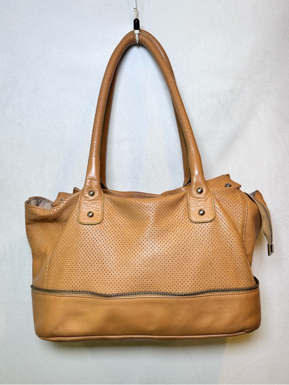 Innue Made in Italy Tan Leather Soft-Structured Slouchy Hobo Shoulder Bag